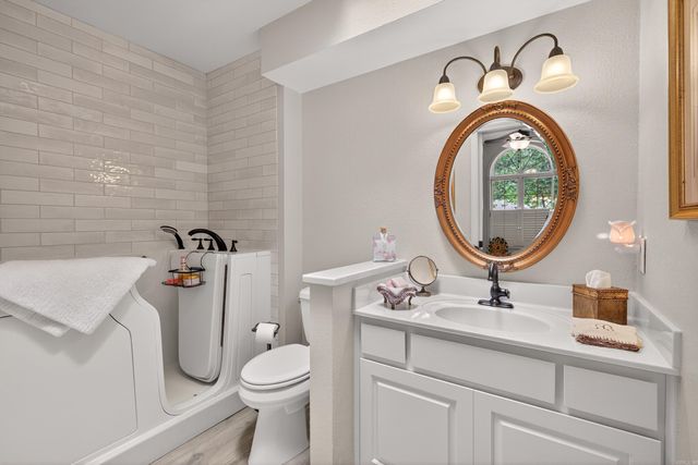 18 Emanuel Drive, Hot Springs Village, AR 71909