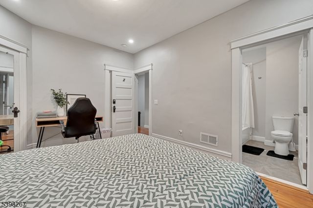 257 Woodlawn Ave, Jersey City, NJ 07305