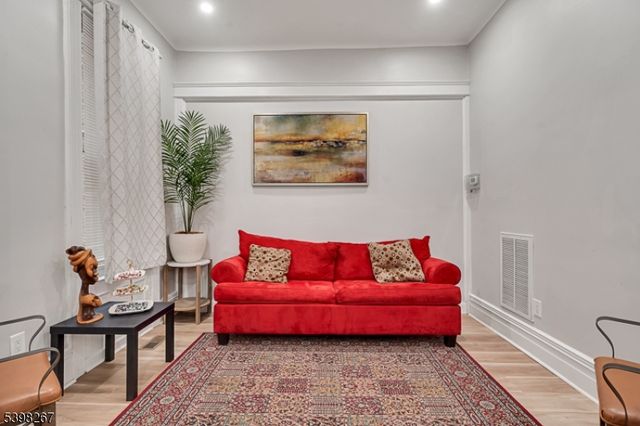 257 Woodlawn Ave, Jersey City, NJ 07305