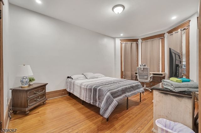 257 Woodlawn Ave, Jersey City, NJ 07305