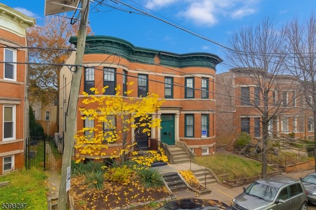 257 Woodlawn Ave, Jersey City, NJ 07305