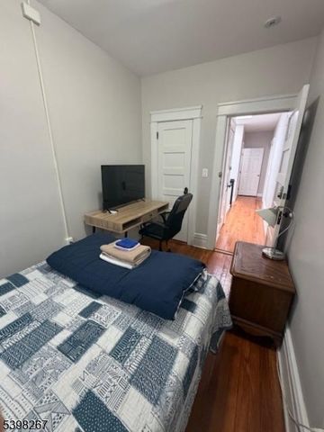 257 Woodlawn Ave, Jersey City, NJ 07305