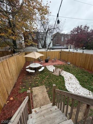 257 Woodlawn Ave, Jersey City, NJ 07305