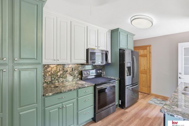 222 Pickardy Lane, Council Bluffs, IA 51503