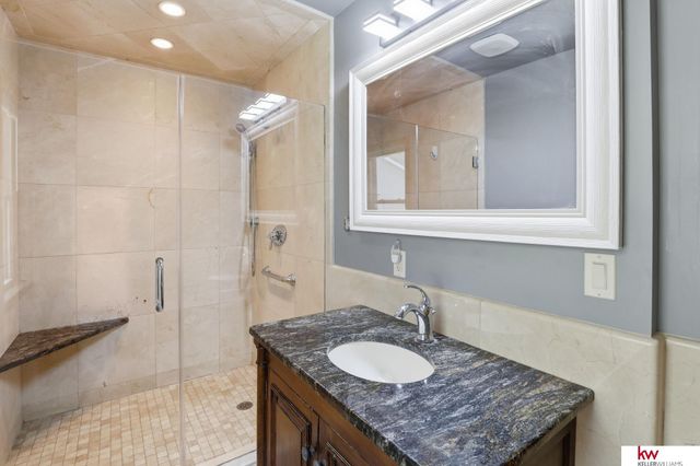 222 Pickardy Lane, Council Bluffs, IA 51503