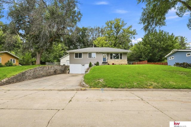 222 Pickardy Lane, Council Bluffs, IA 51503