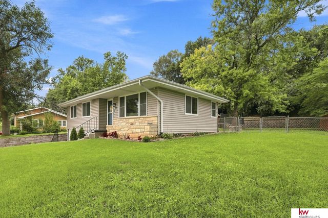 222 Pickardy Lane, Council Bluffs, IA 51503