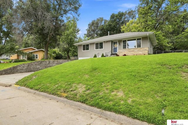 222 Pickardy Lane, Council Bluffs, IA 51503