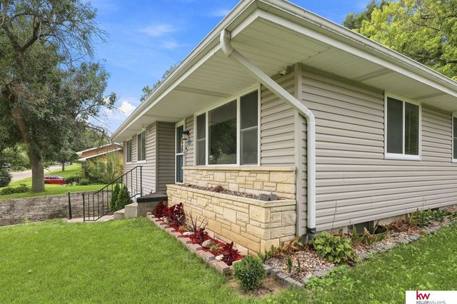 222 Pickardy Lane, Council Bluffs, IA 51503