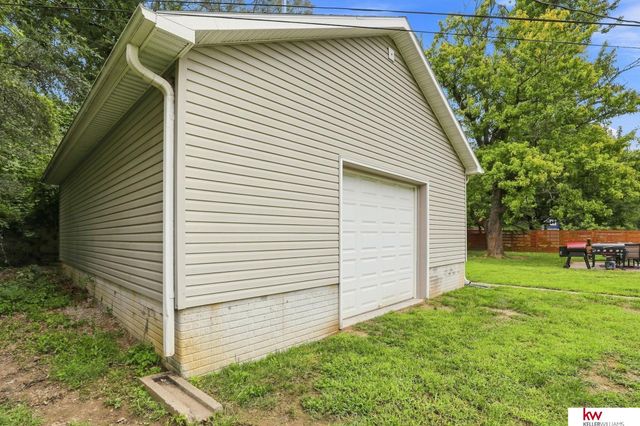222 Pickardy Lane, Council Bluffs, IA 51503