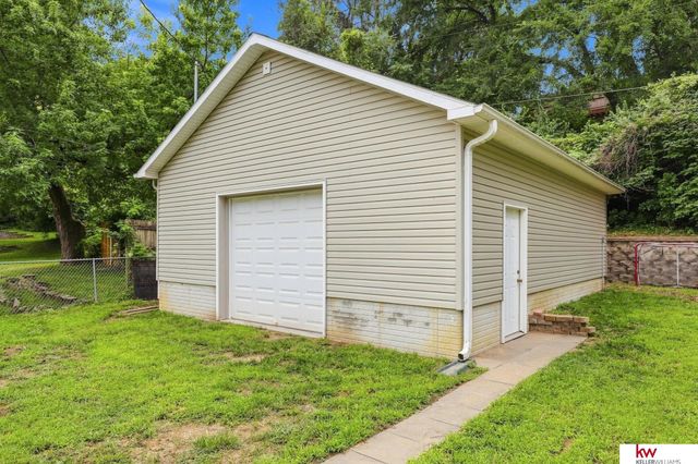 222 Pickardy Lane, Council Bluffs, IA 51503