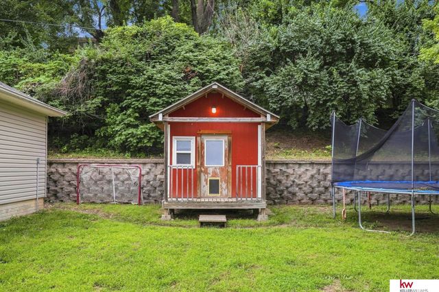 222 Pickardy Lane, Council Bluffs, IA 51503