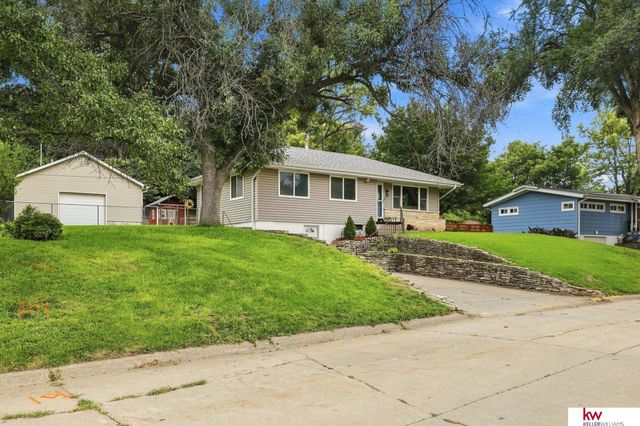 222 Pickardy Lane, Council Bluffs, IA 51503