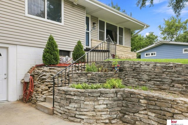 222 Pickardy Lane, Council Bluffs, IA 51503