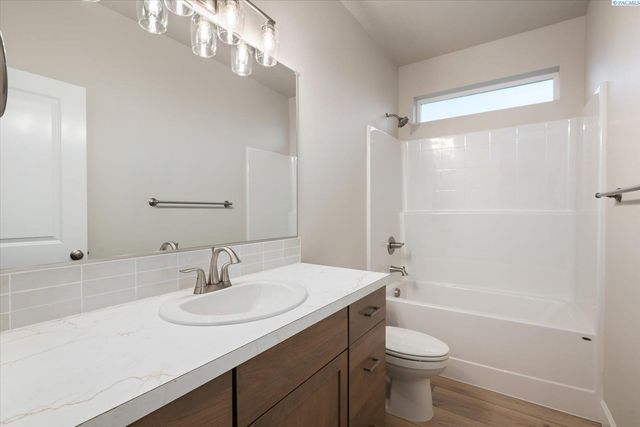 6958 W 31st Ave., Kennewick, WA 99338