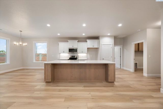 6958 W 31st Ave., Kennewick, WA 99338