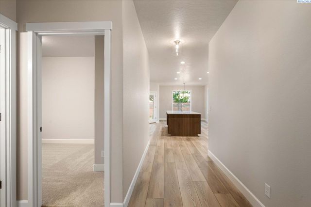 6958 W 31st Ave., Kennewick, WA 99338