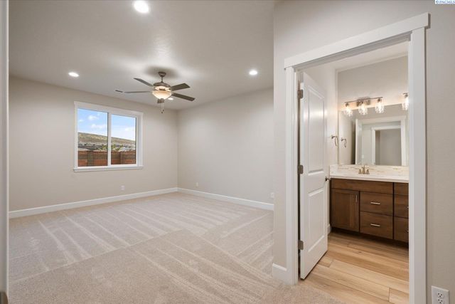 6958 W 31st Ave., Kennewick, WA 99338