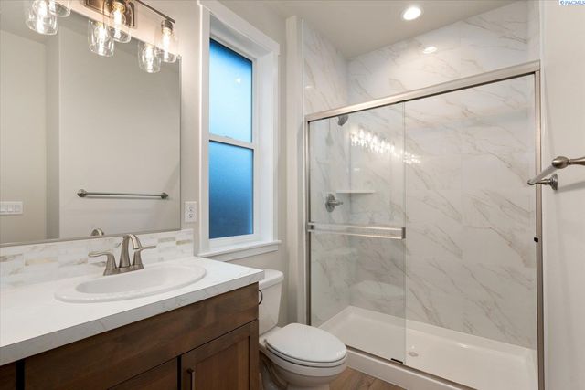 6958 W 31st Ave., Kennewick, WA 99338