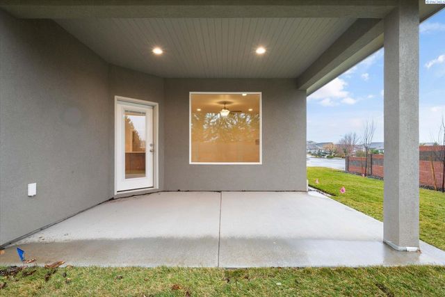 6958 W 31st Ave., Kennewick, WA 99338