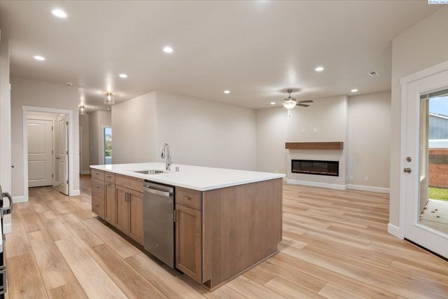 6958 W 31st Ave., Kennewick, WA 99338