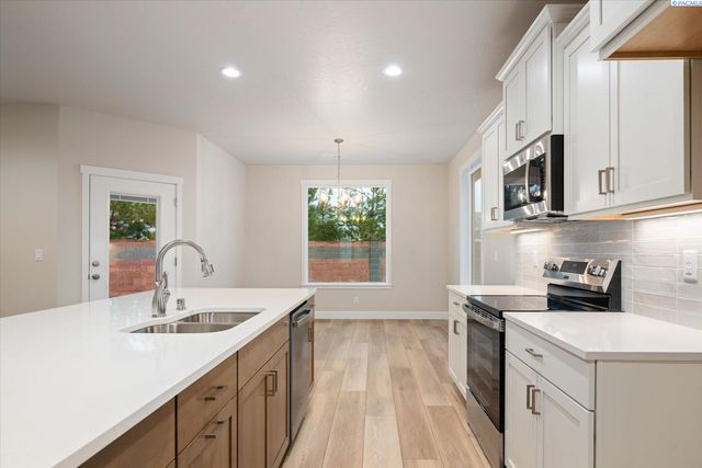 6958 W 31st Ave., Kennewick, WA 99338