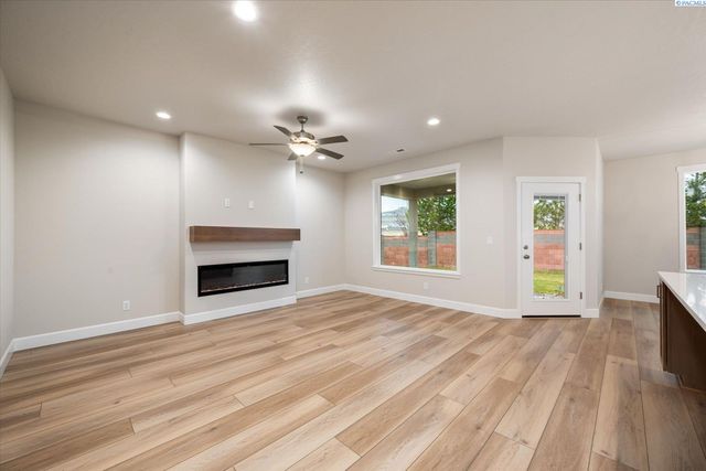 6958 W 31st Ave., Kennewick, WA 99338