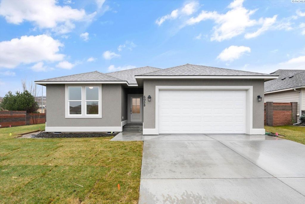 6958 W 31st Ave., Kennewick, WA 99338