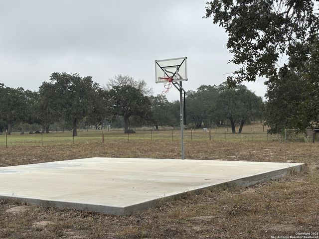 3992 Fm 1784, Pleasanton, TX 78064