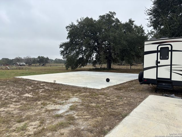 3992 Fm 1784, Pleasanton, TX 78064