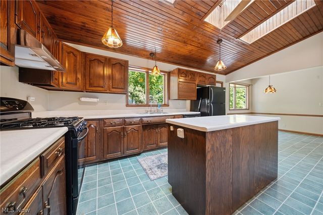614 Whitney Road, Conneaut, OH 44030