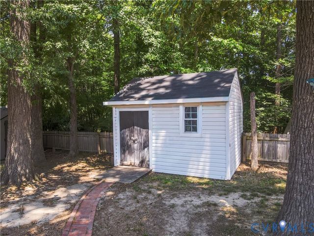 932 Germar Ct, Colonial Heights, VA 23834