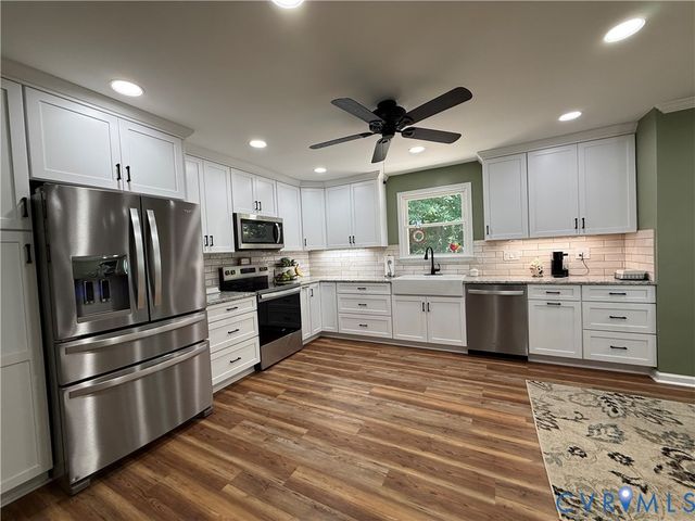 932 Germar Ct, Colonial Heights, VA 23834