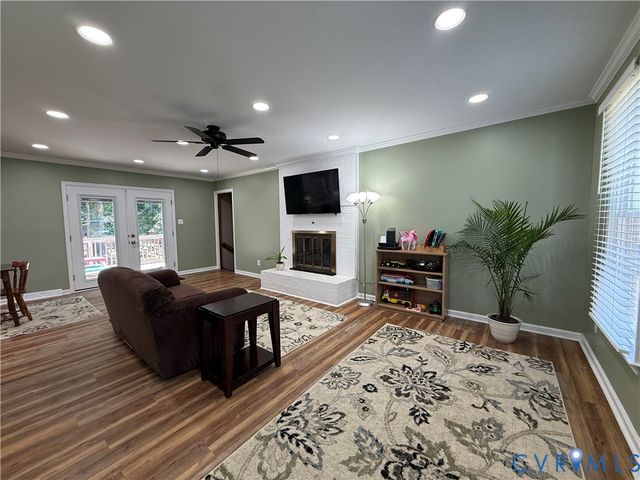 932 Germar Ct, Colonial Heights, VA 23834