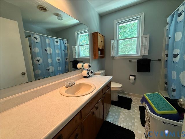932 Germar Ct, Colonial Heights, VA 23834