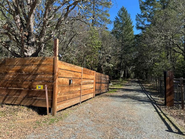 541 Board Shanty Road, Grants Pass, OR 97527