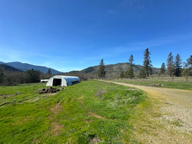 541 Board Shanty Road, Grants Pass, OR 97527