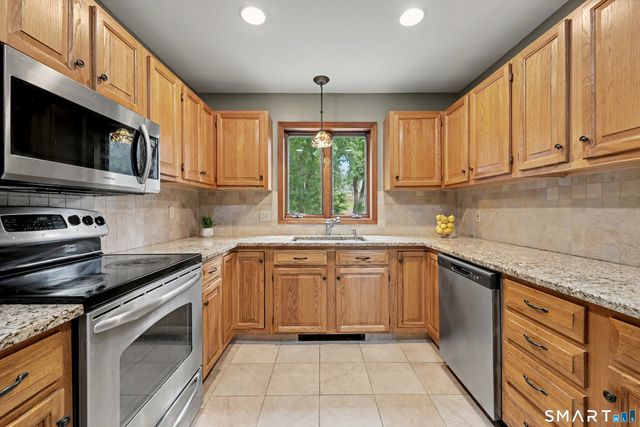 8 Apple Blossom Lane, Danbury, CT 06811