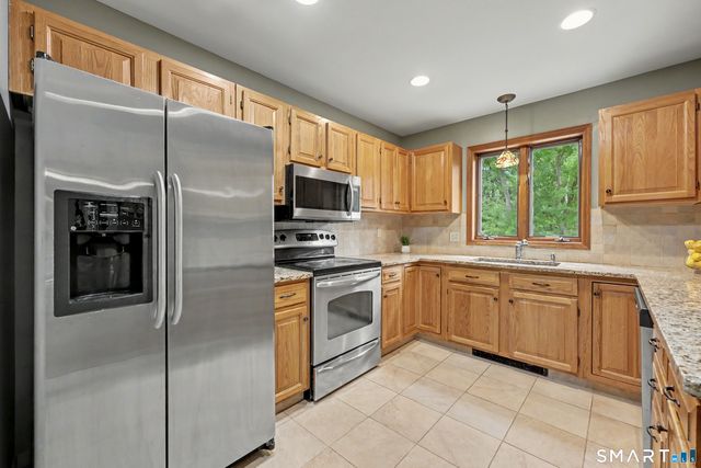 8 Apple Blossom Lane, Danbury, CT 06811