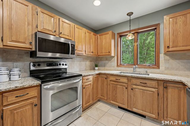 8 Apple Blossom Lane, Danbury, CT 06811