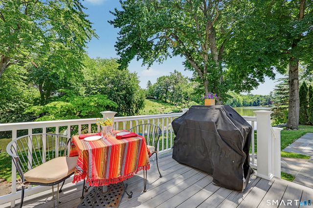 8 Apple Blossom Lane, Danbury, CT 06811