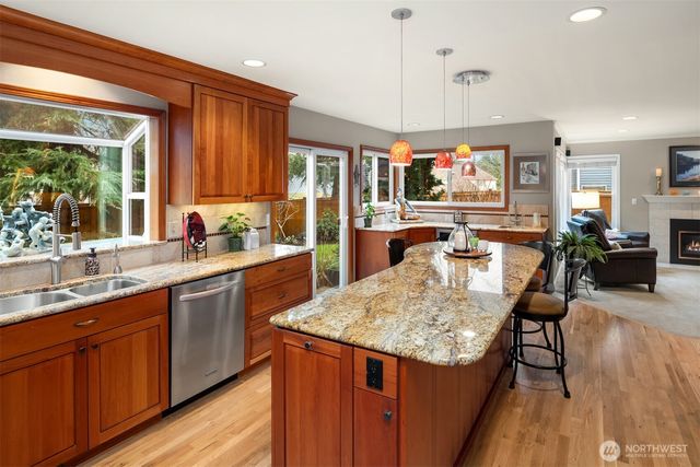 23970 SE 40th Place, Sammamish, WA 98029