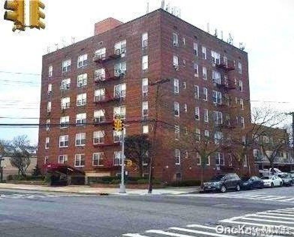 222-89 Braddock Avenue 6B, Bellerose, NY 11426