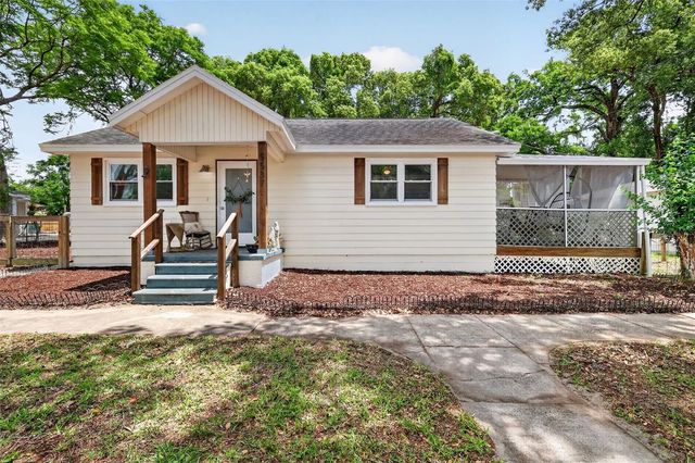 5537 LAKE STREET, Mount Dora, FL 32757