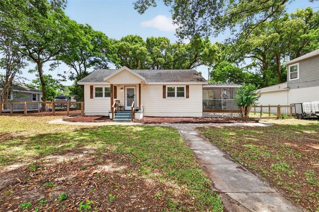 5537 LAKE STREET, Mount Dora, FL 32757