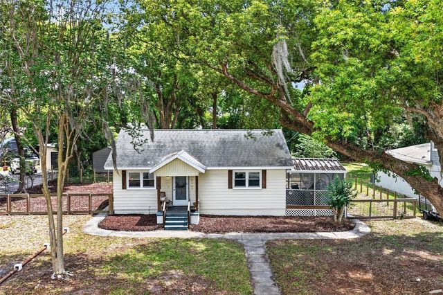 5537 LAKE STREET, Mount Dora, FL 32757