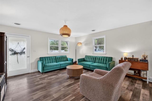 5537 LAKE STREET, Mount Dora, FL 32757