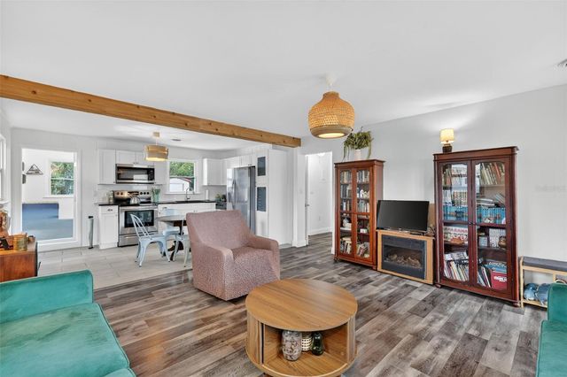 5537 LAKE STREET, Mount Dora, FL 32757