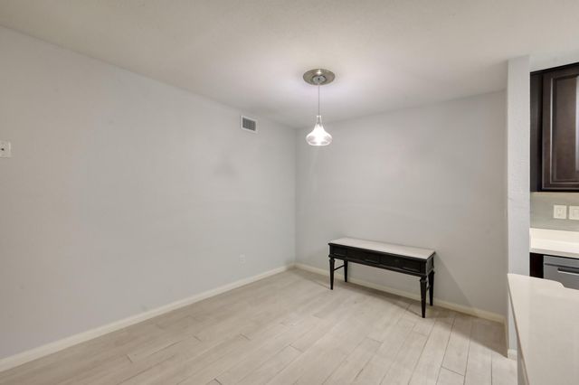 1860 White Oak Drive 207, Houston, TX 77009