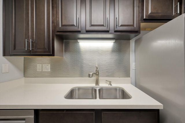 1860 White Oak Drive 207, Houston, TX 77009